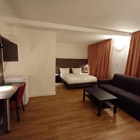 Hotel Ariana Koeln Esterno foto