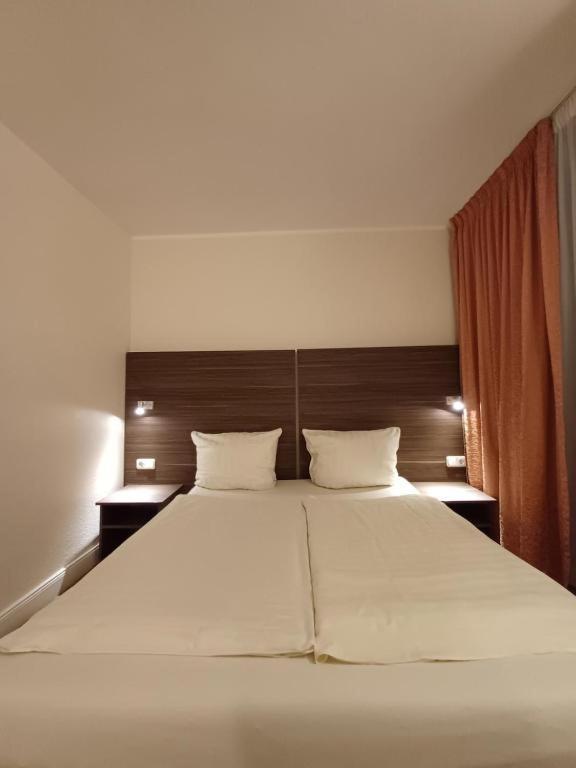 Hotel Ariana Koeln Esterno foto