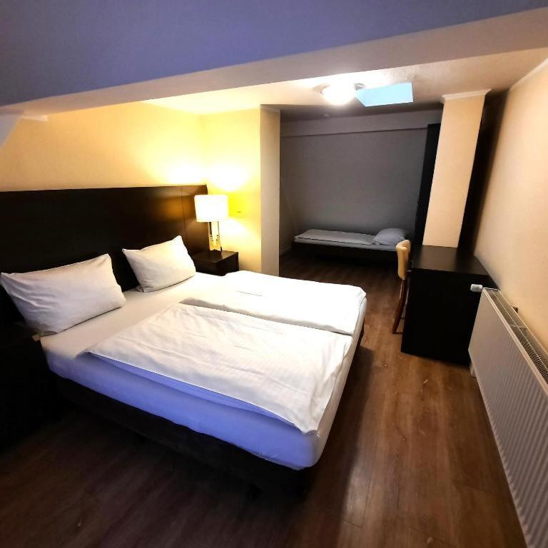 Hotel Ariana Koeln Esterno foto
